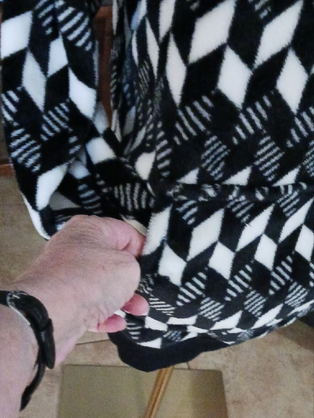 Vera Bradley Black & White Geometric Hooded Pullover - Picture 6 of 12